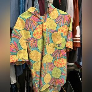 Chubbies shirt size large.